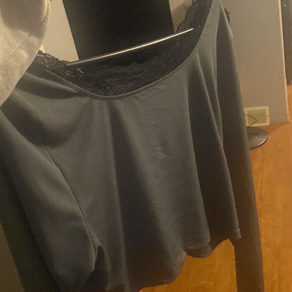 grey/black cropped long sleeve top with scull designs. brand: shein. size: xl - Picture 3 of 3